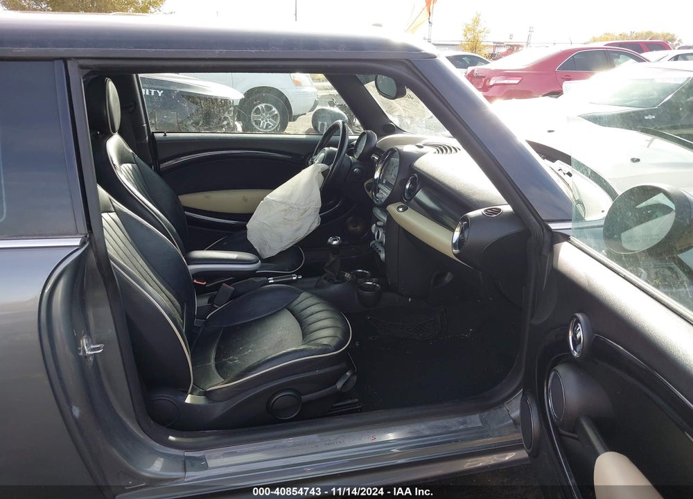 2007 MINI COOPER S VIN: WMWMF73547TT80160