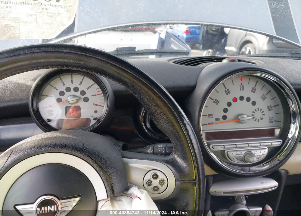 2007 MINI COOPER S VIN: WMWMF73547TT80160