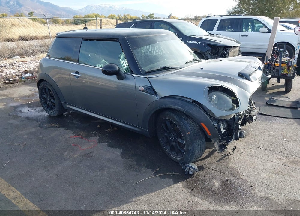 2007 MINI COOPER S VIN: WMWMF73547TT80160