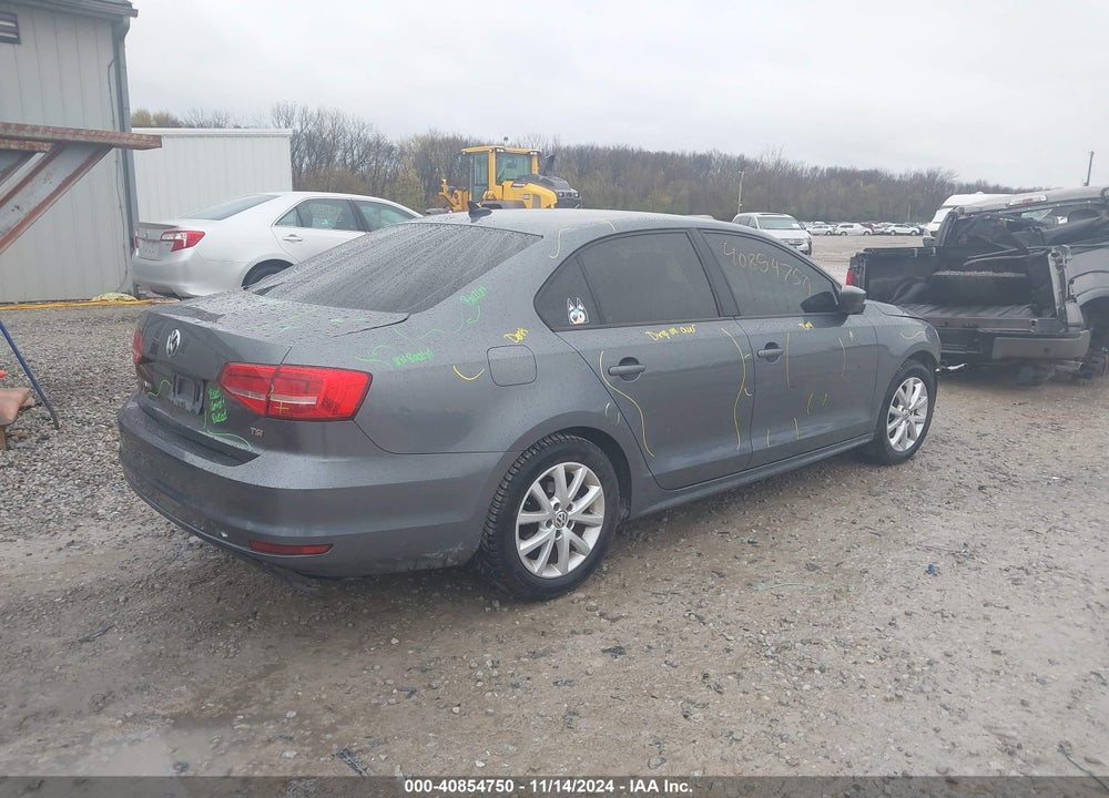 2015 VOLKSWAGEN JETTA 1.8T SE VIN: 3VWD17AJ0FM355588