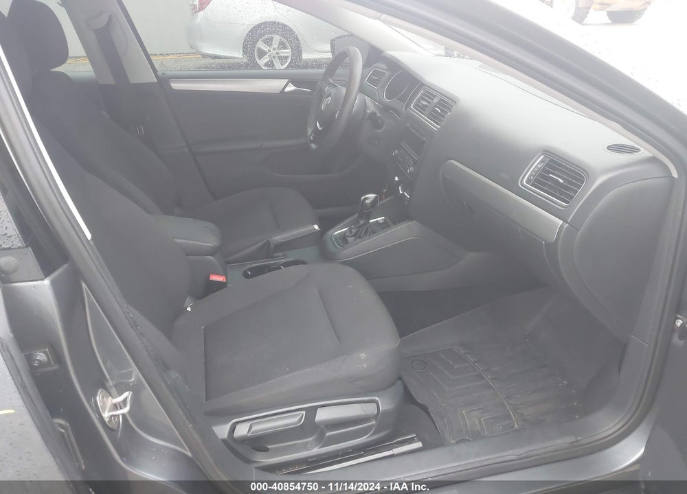2015 VOLKSWAGEN JETTA 1.8T SE VIN: 3VWD17AJ0FM355588