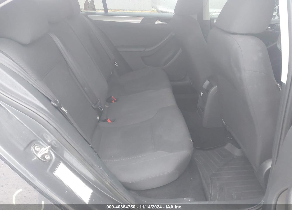 2015 VOLKSWAGEN JETTA 1.8T SE VIN: 3VWD17AJ0FM355588