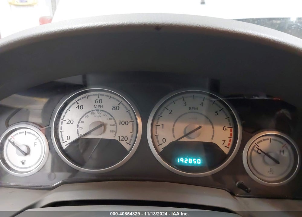 2008 CHRYSLER TOWN & COUNTRY VIN: 2A8HR44HX8R604973