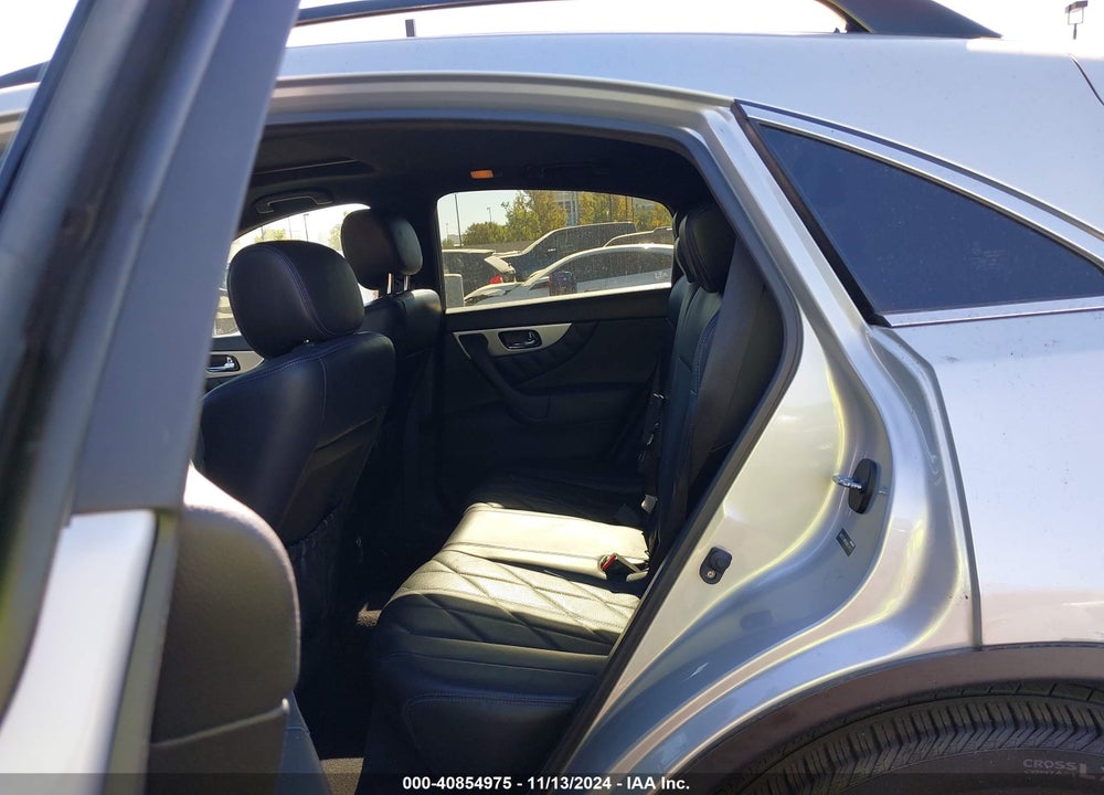 2017 INFINITI QX70 VIN: JN8CS1MW5HM414573