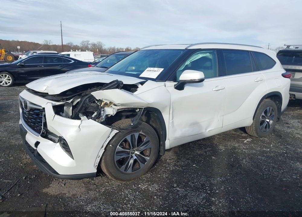 2022 TOYOTA HIGHLANDER XLE VIN: 5TDGZRBH2NS193025