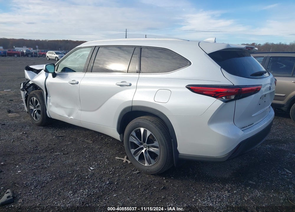 2022 TOYOTA HIGHLANDER XLE VIN: 5TDGZRBH2NS193025