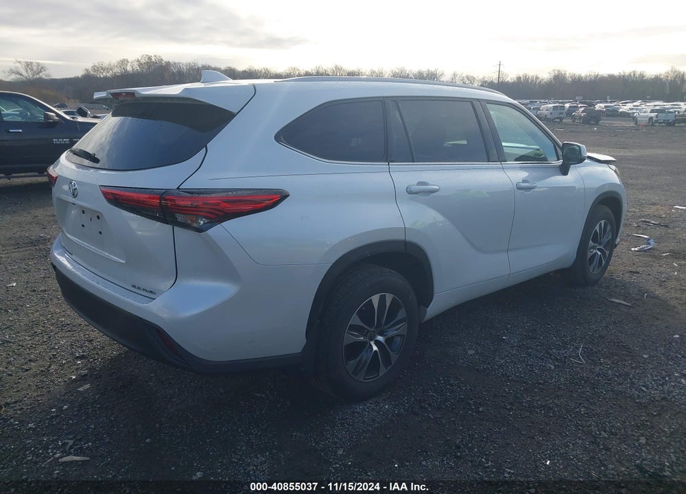 2022 TOYOTA HIGHLANDER XLE VIN: 5TDGZRBH2NS193025