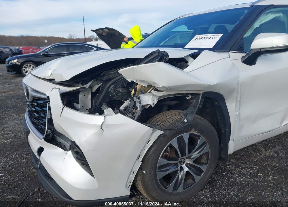 2022 TOYOTA HIGHLANDER XLE VIN: 5TDGZRBH2NS193025