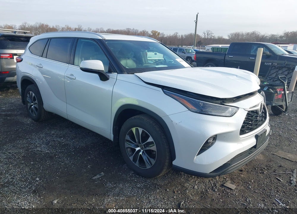 2022 TOYOTA HIGHLANDER XLE VIN: 5TDGZRBH2NS193025