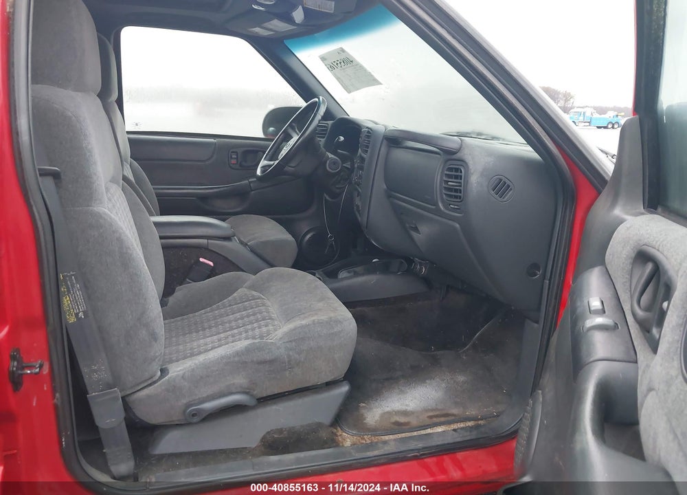 2002 CHEVROLET BLAZER LS VIN: 1GNDT13W02K196227