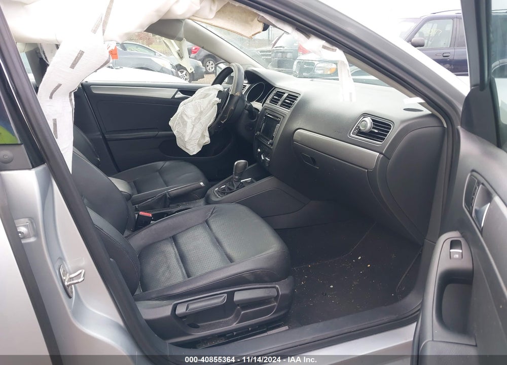 2015 VOLKSWAGEN JETTA 1.8T SE VIN: 3VWD07AJ1FM256488