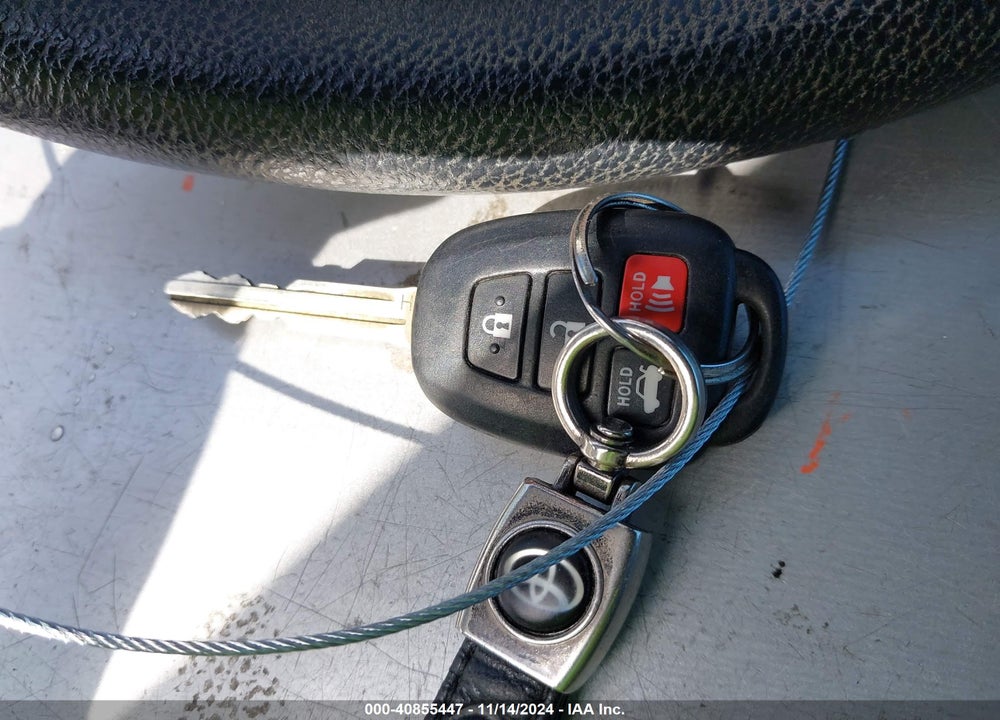 2017 TOYOTA COROLLA LE VIN: 5YFBURHE5HP618353
