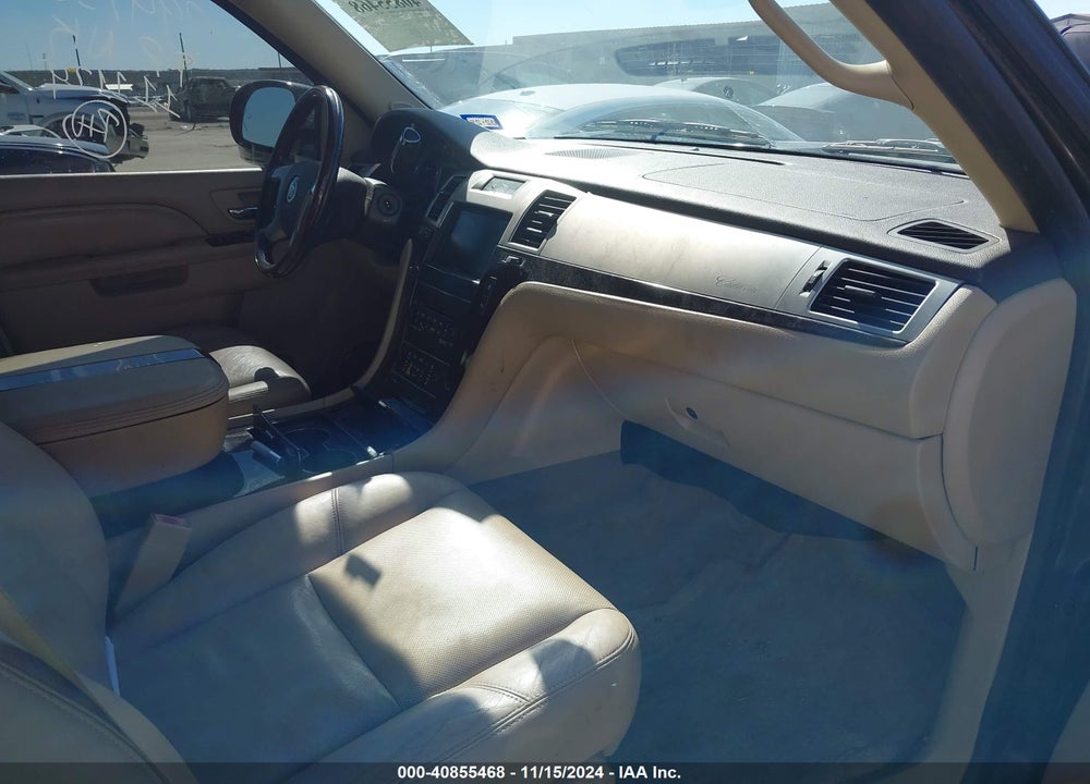 2011 CADILLAC ESCALADE ESV LUXURY VIN: 1GYS4HEF5BR294755