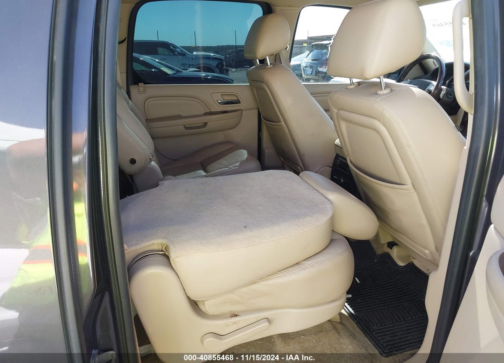 2011 CADILLAC ESCALADE ESV LUXURY VIN: 1GYS4HEF5BR294755