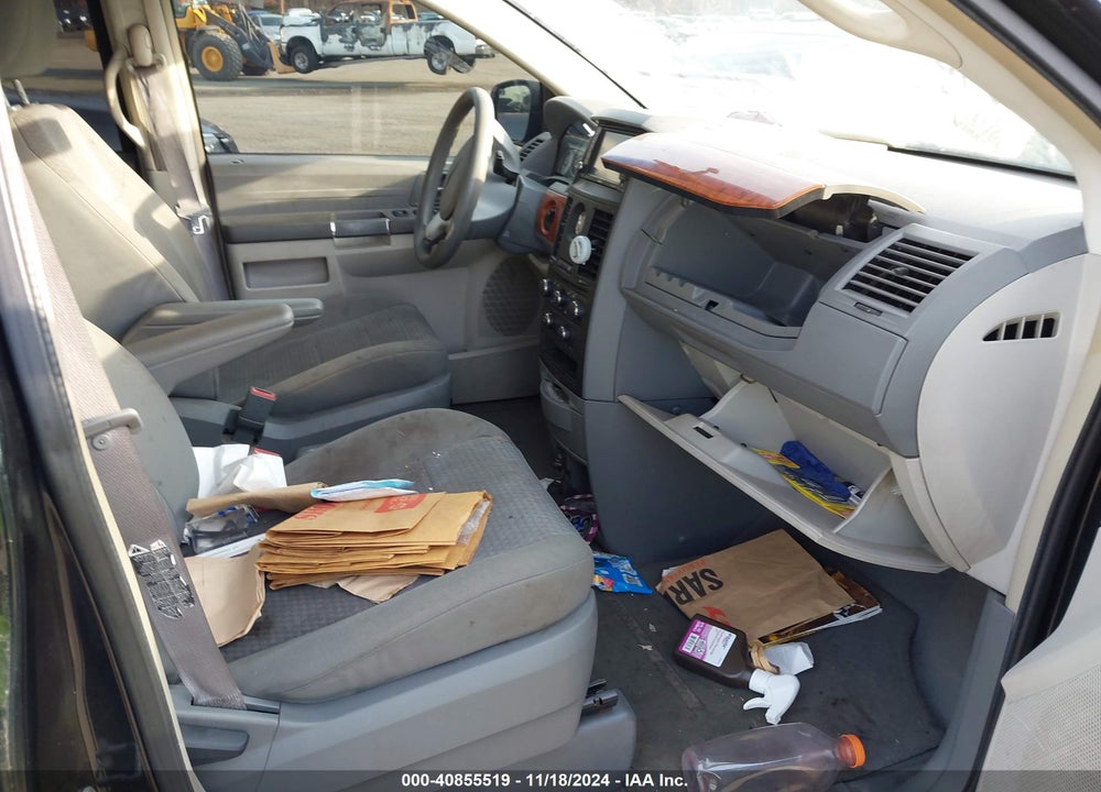 2008 CHRYSLER TOWN & COUNTRY LX VIN: 2A8HR44H48R760488
