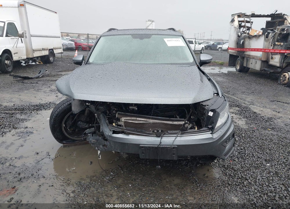 2018 VOLKSWAGEN TIGUAN VIN: 3VV2B7AX0JM120145