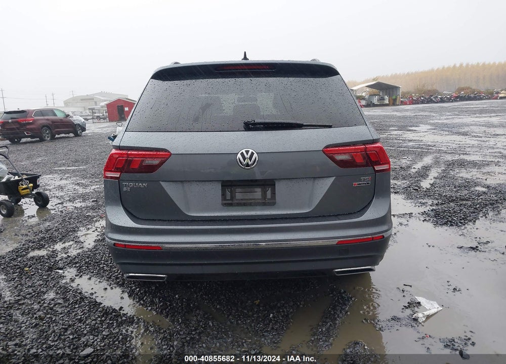 2018 VOLKSWAGEN TIGUAN VIN: 3VV2B7AX0JM120145