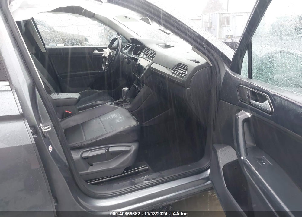 2018 VOLKSWAGEN TIGUAN VIN: 3VV2B7AX0JM120145