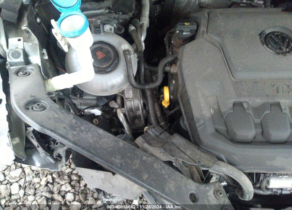 2018 VOLKSWAGEN TIGUAN VIN: 3VV2B7AX0JM120145