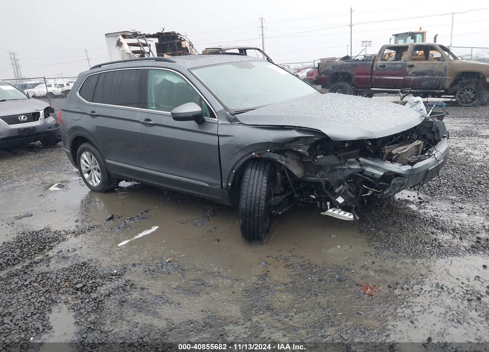 2018 VOLKSWAGEN TIGUAN VIN: 3VV2B7AX0JM120145