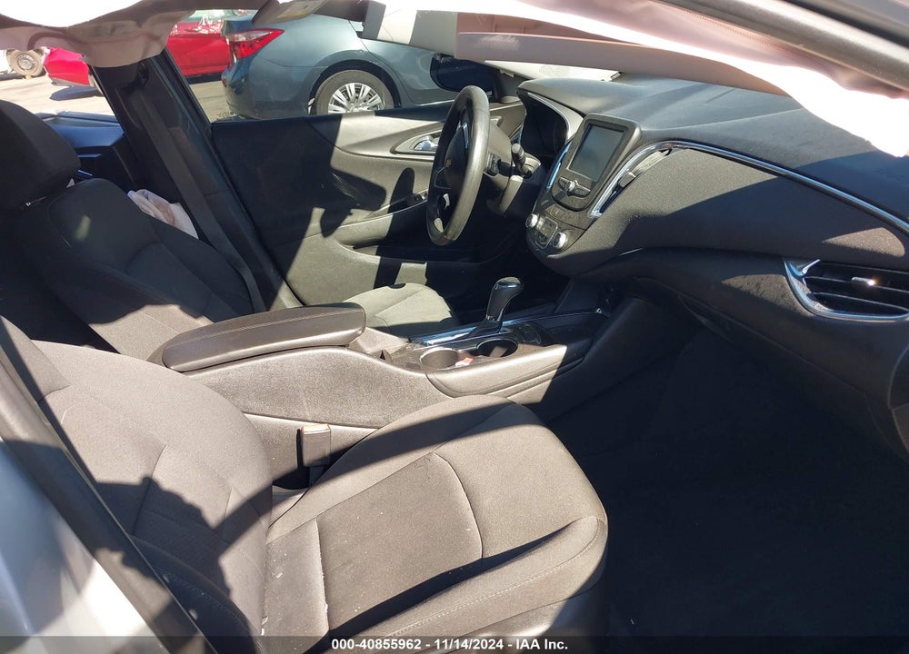 2018 CHEVROLET MALIBU VIN: 1G1ZD5ST5JF140651