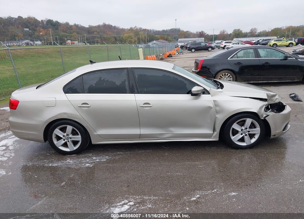 2014 VOLKSWAGEN JETTA 2.0L TDI VIN: 3VW3L7AJ9EM233056