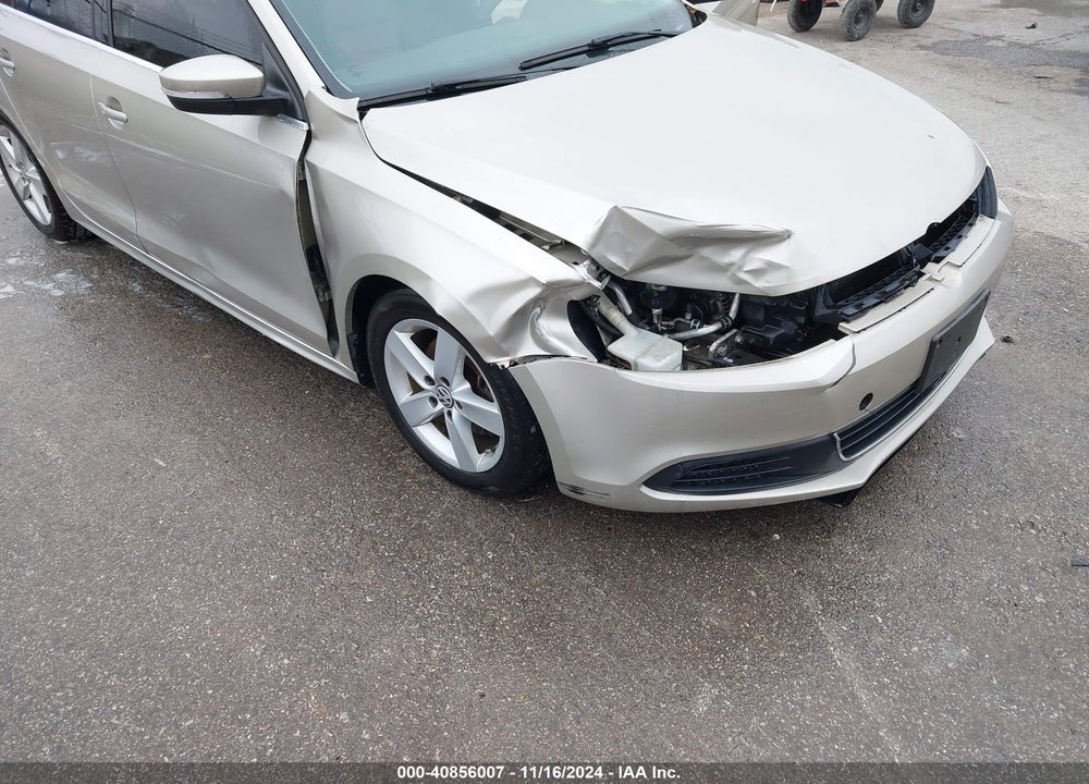 2014 VOLKSWAGEN JETTA 2.0L TDI VIN: 3VW3L7AJ9EM233056