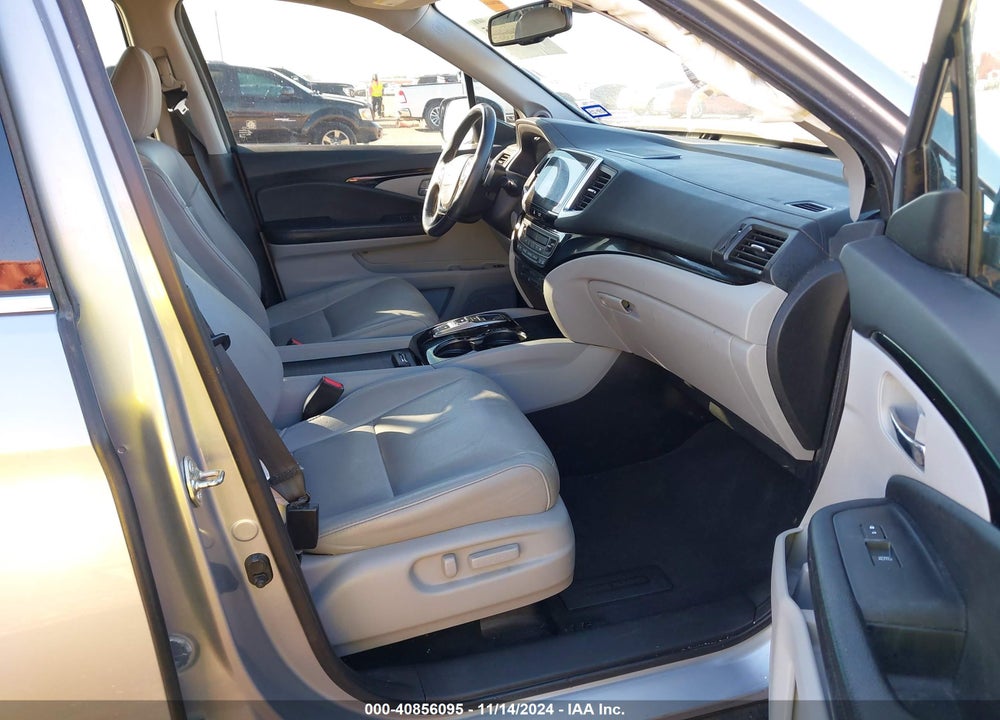 2017 HONDA PILOT TOURING VIN: 5FNYF6H9XHB062350