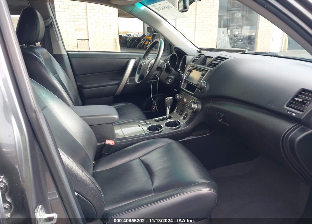 2013 TOYOTA HIGHLANDER PLUS/SE VIN: 5TDZK3EH0DS135385