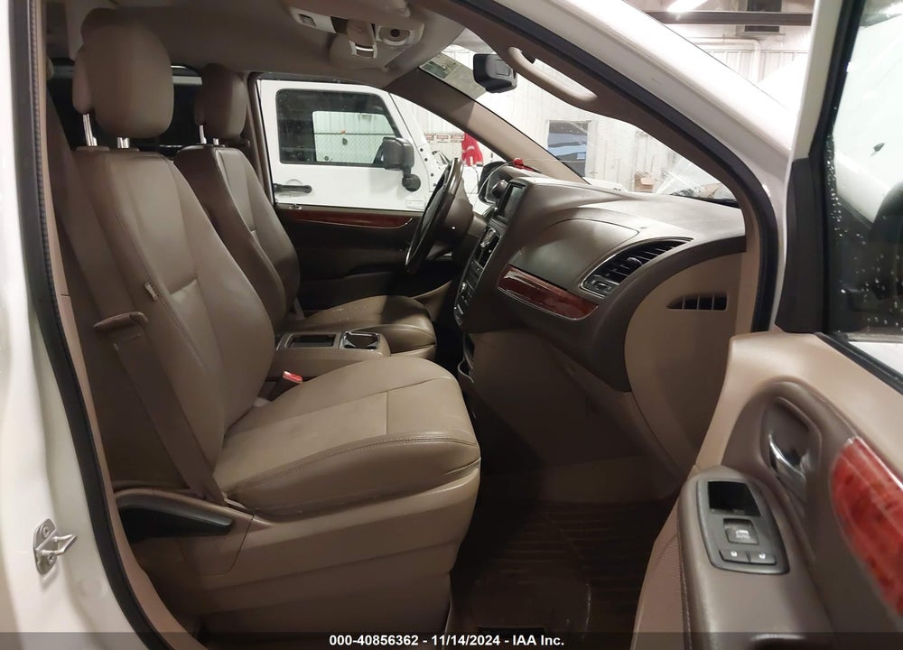 2016 CHRYSLER TOWN & COUNTRY TOURING VIN: 2C4RC1BG2GR261189