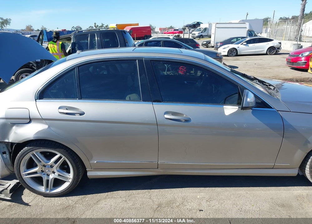 2009 MERCEDES-BENZ C 300 LUXURY/SPORT VIN: WDDGF54X09R069271