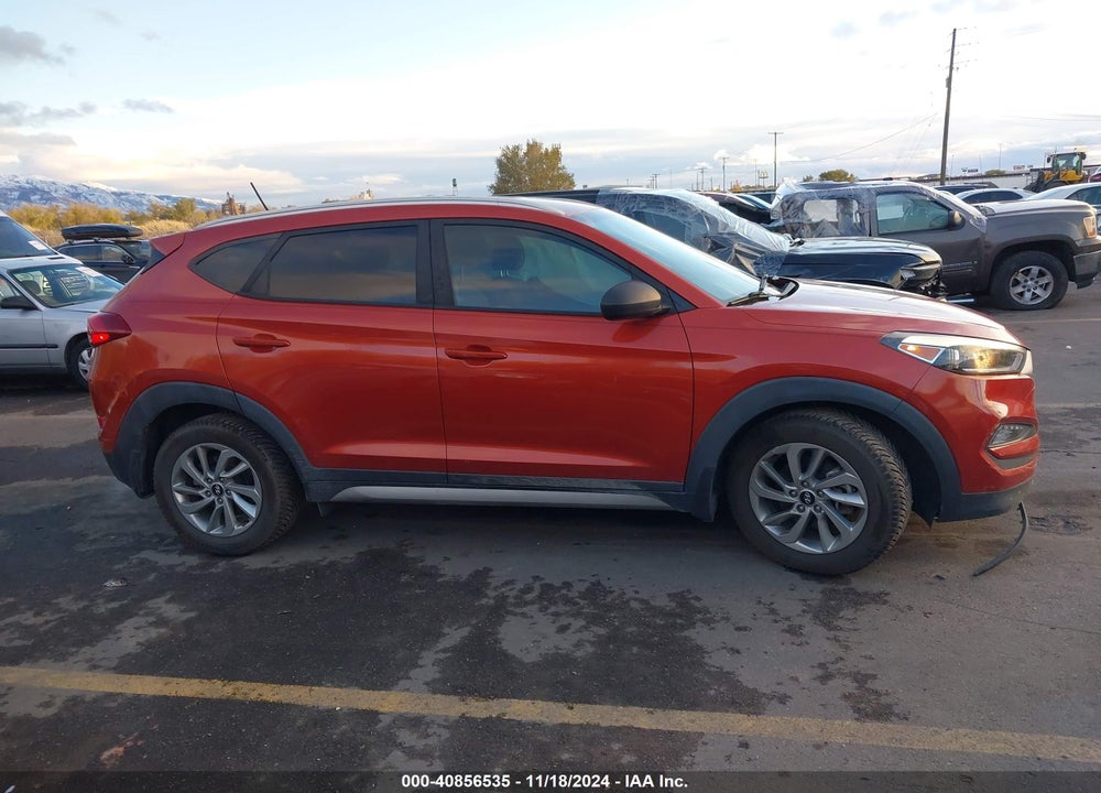 2017 HYUNDAI TUCSON SE VIN: KM8J33A40HU261627