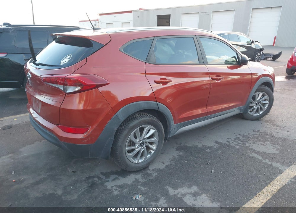 2017 HYUNDAI TUCSON SE VIN: KM8J33A40HU261627