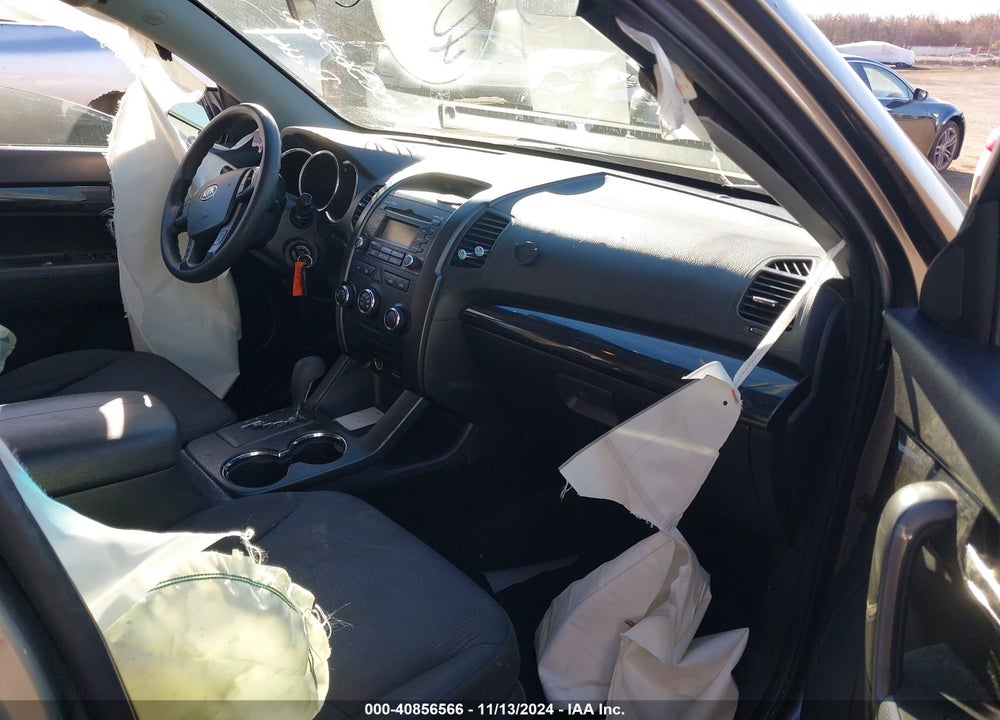2011 KIA SORENTO LX VIN: 5XYKT3A13BG094199