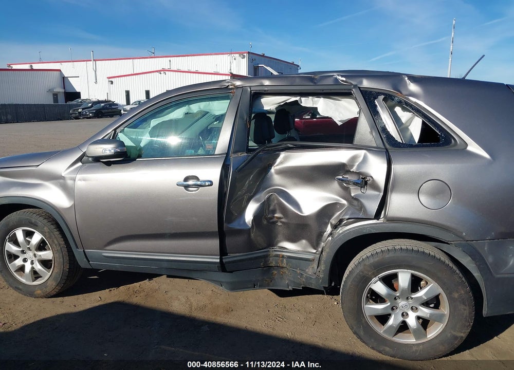 2011 KIA SORENTO LX VIN: 5XYKT3A13BG094199