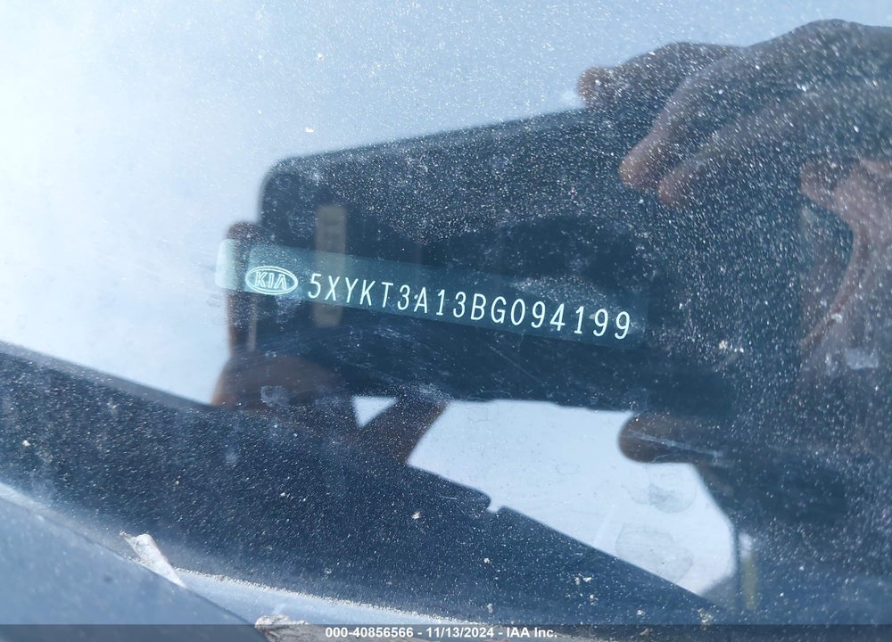 2011 KIA SORENTO LX VIN: 5XYKT3A13BG094199