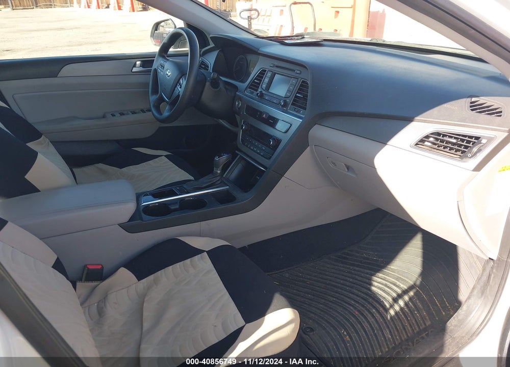 2016 HYUNDAI SONATA HYBRID SE VIN: KMHE24L18GA018483