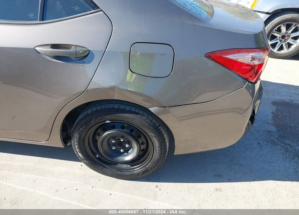 2018 TOYOTA COROLLA LE VIN: 2T1BURHE0JC026526