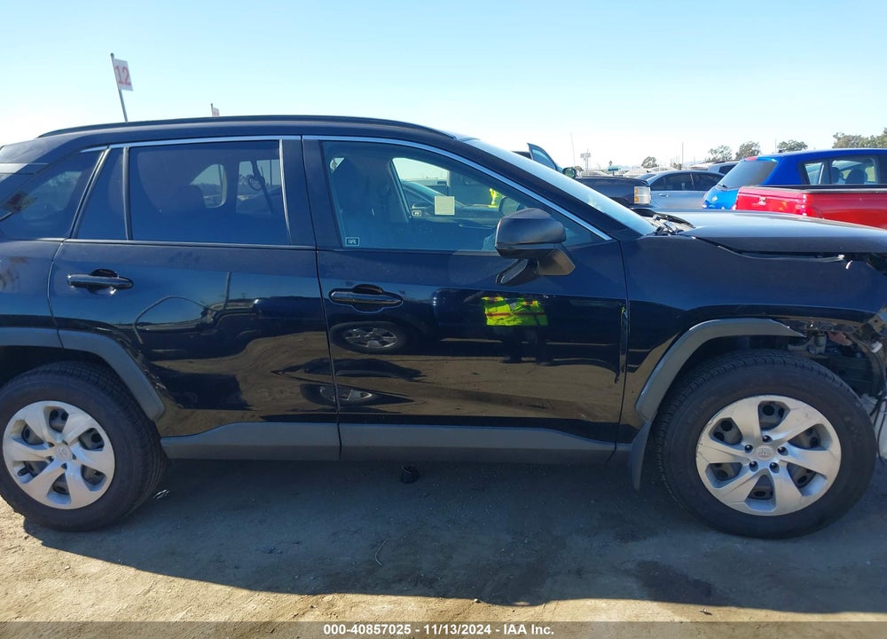 2019 TOYOTA RAV4 LE VIN: JTMH1RFV7KD015887
