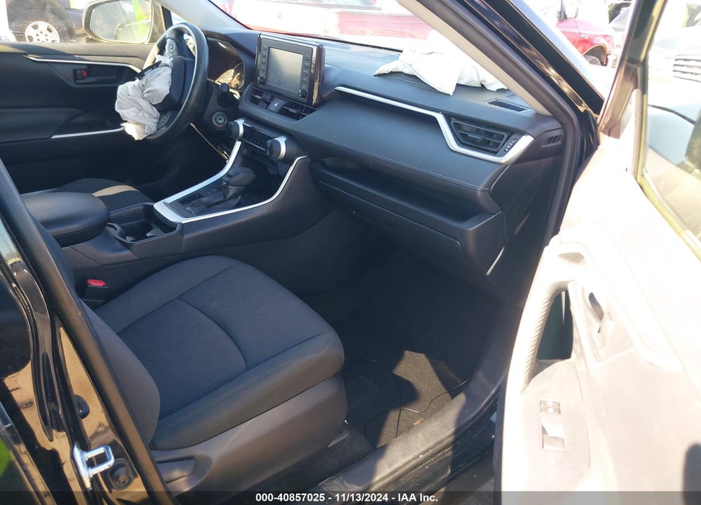 2019 TOYOTA RAV4 LE VIN: JTMH1RFV7KD015887