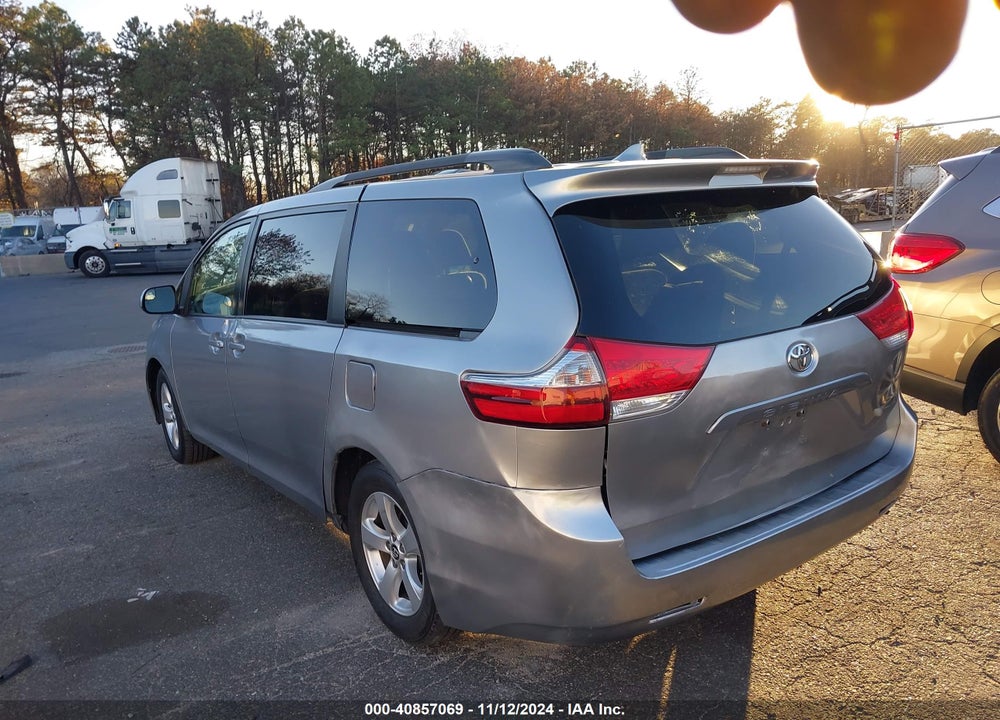 2018 TOYOTA SIENNA LE 8 PASSENGER VIN: 5TDKZ3DC0JS907026