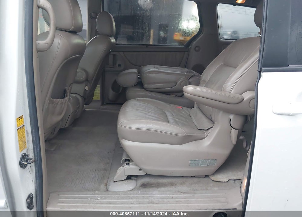 2004 TOYOTA SIENNA XLE VIN: 5TDZA22C44S169187