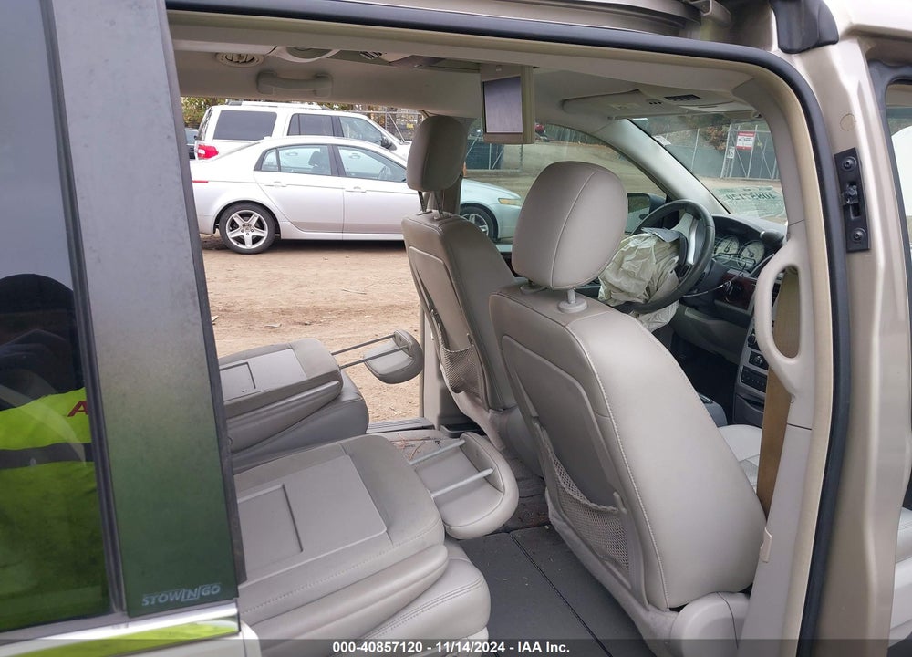 2009 CHRYSLER TOWN & COUNTRY TOURING VIN: 2A8HR54X89R657041
