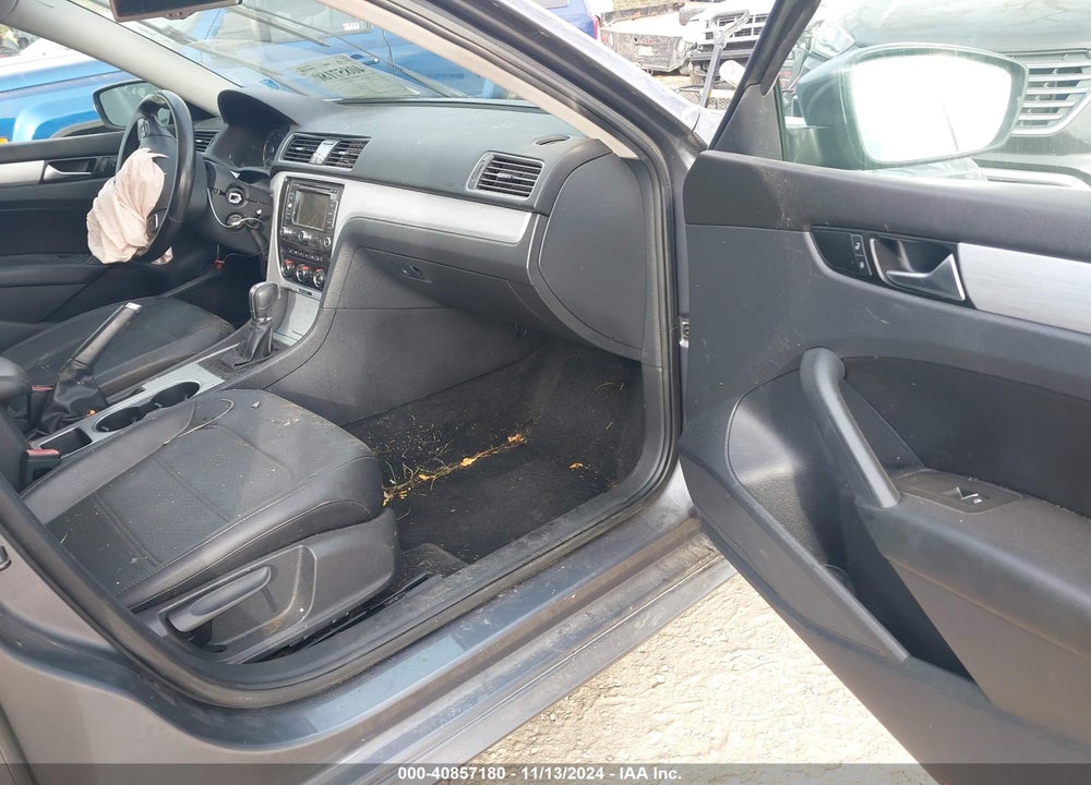 2013 VOLKSWAGEN PASSAT 2.5L SE VIN: 1VWBP7A30DC089818