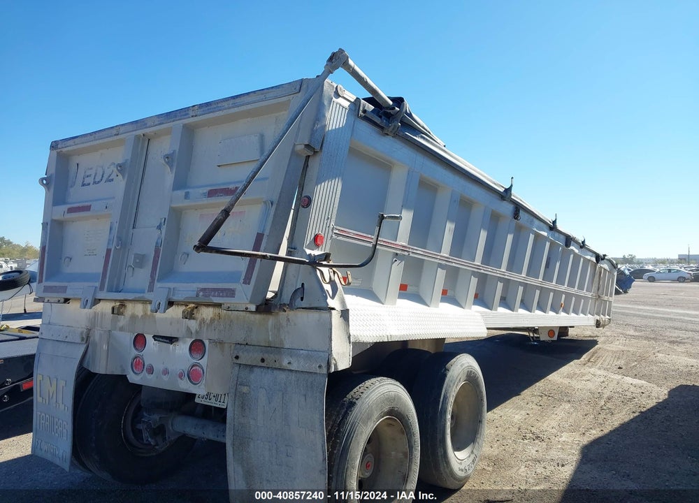 1998 TRAILER TRAVIS BODY & VIN: 1T91F3825W1247621