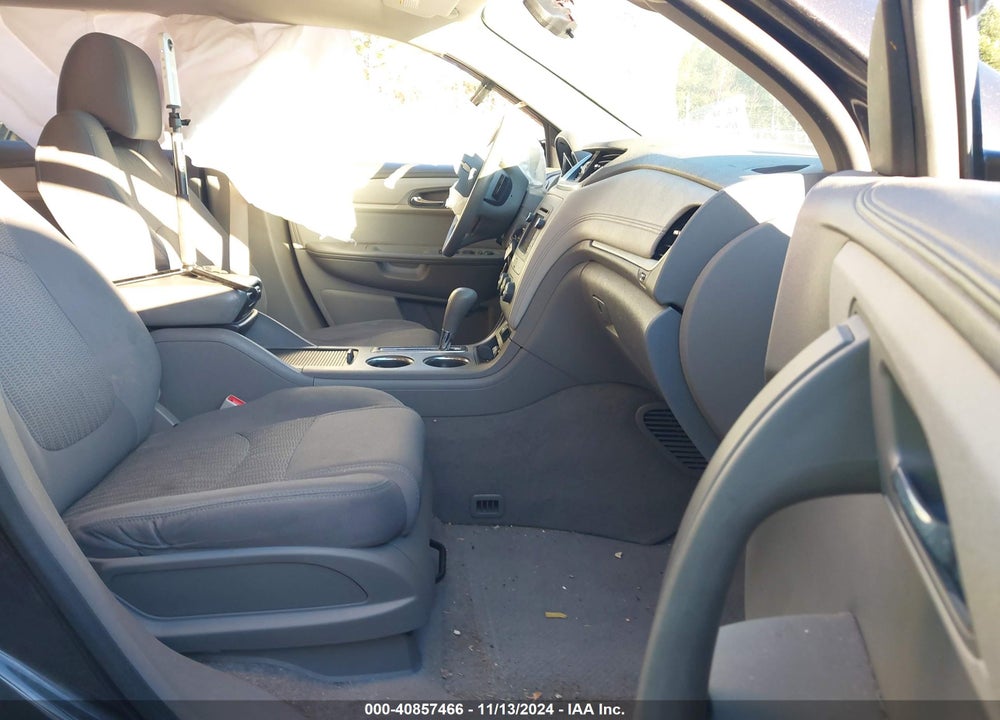 2016 CHEVROLET TRAVERSE LS VIN: 1GNKVFED2GJ235438