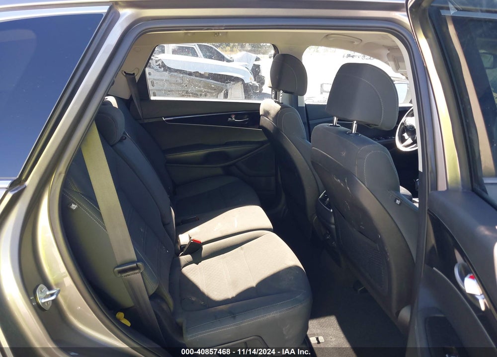 2017 KIA SORENTO VIN: 5XYPG4A34HG299525