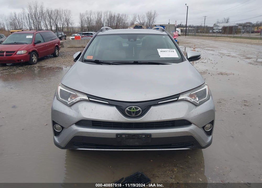 2018 TOYOTA RAV4 ADVENTURE/XLE VIN: JTMRFREV2JJ247403
