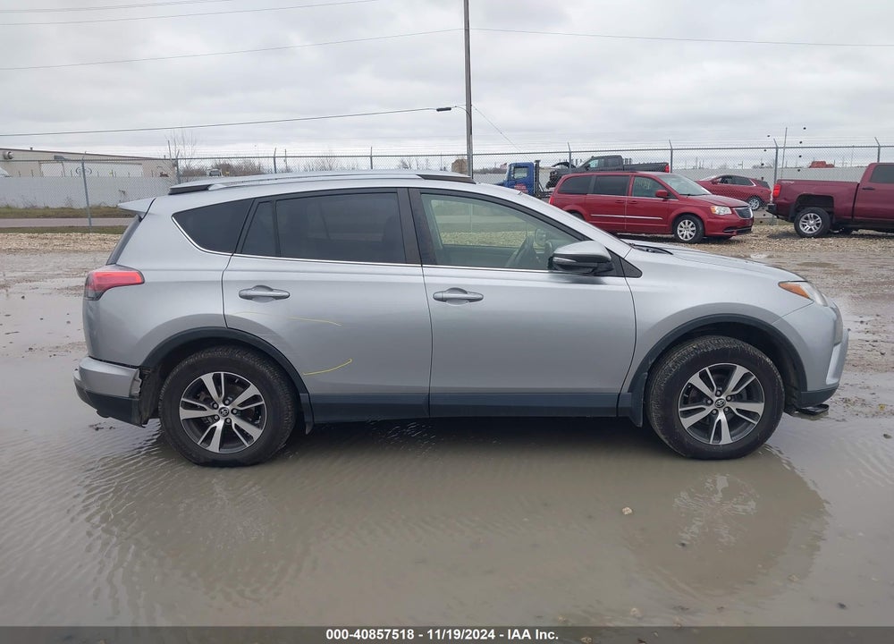 2018 TOYOTA RAV4 ADVENTURE/XLE VIN: JTMRFREV2JJ247403
