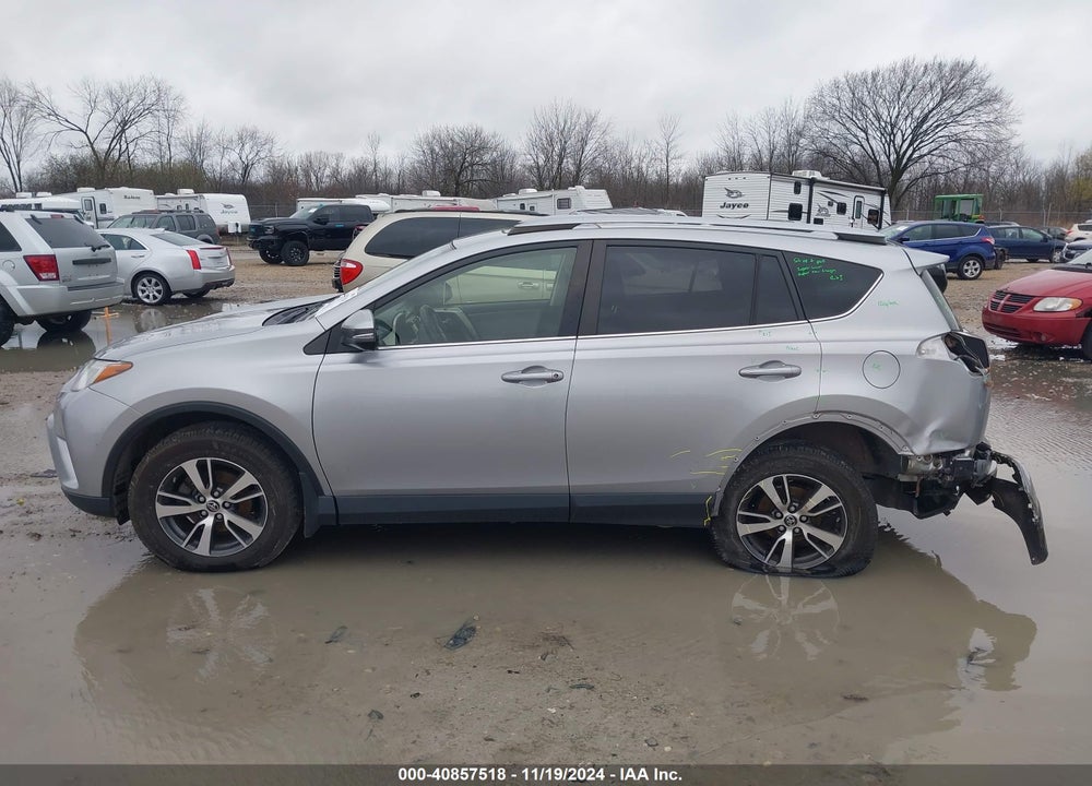 2018 TOYOTA RAV4 ADVENTURE/XLE VIN: JTMRFREV2JJ247403